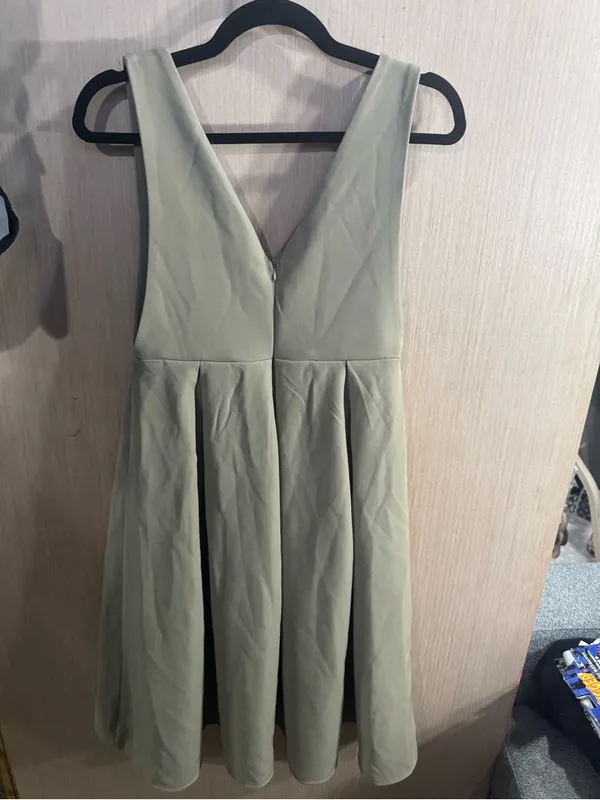Women’s Dazy V-Neck Sleeveless Pleated Midi Dress - Tan Size Small - Image 3
