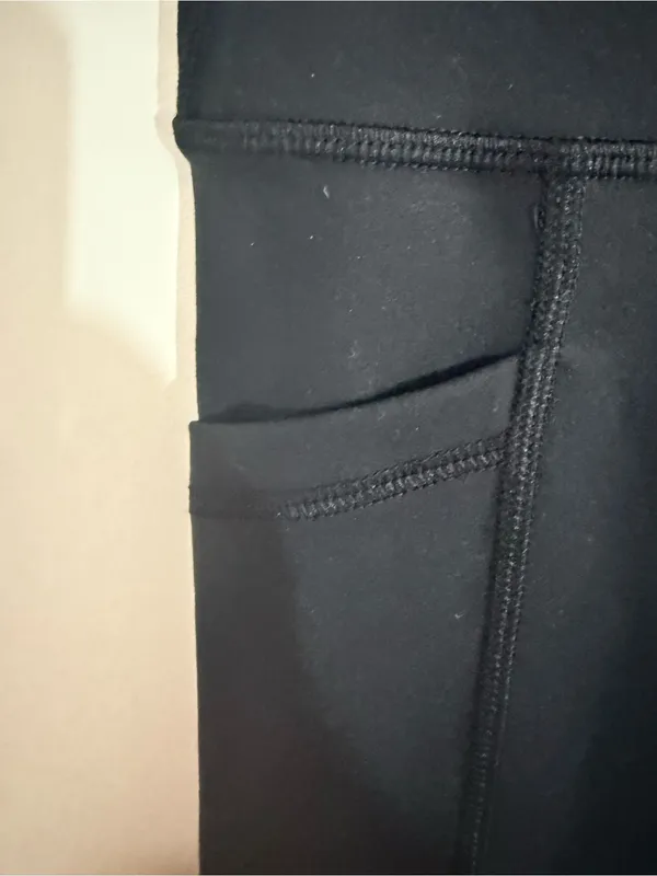 Yogalicious Lux Tribeca Size Small Black Active Leggings with Side Pockets NWT - Image 7