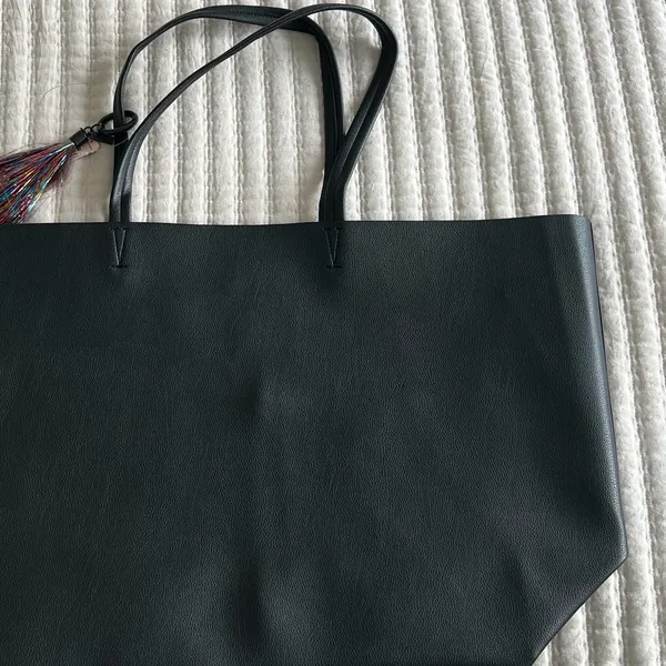 NWT victorias secret | leather bag with tinsel keychain - Image 6