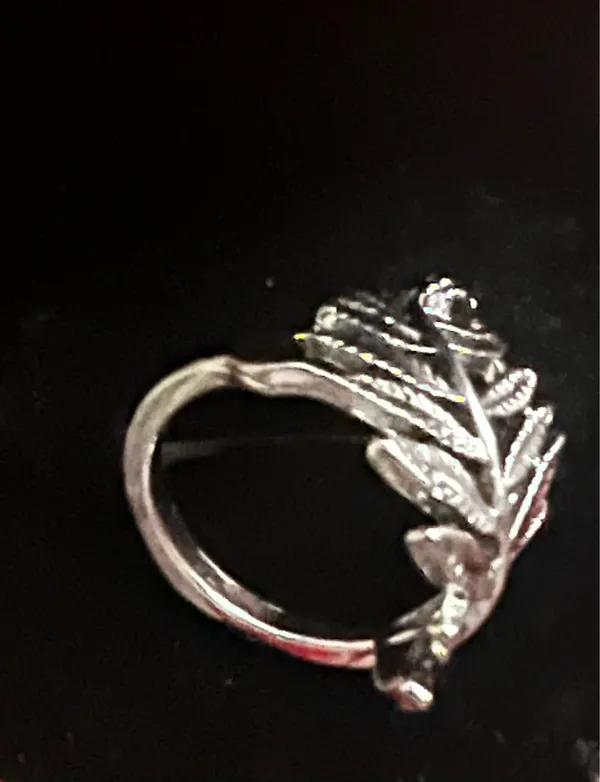 Women’s Stainless Steel Silver Embellished Ring Size 8 - Image 3