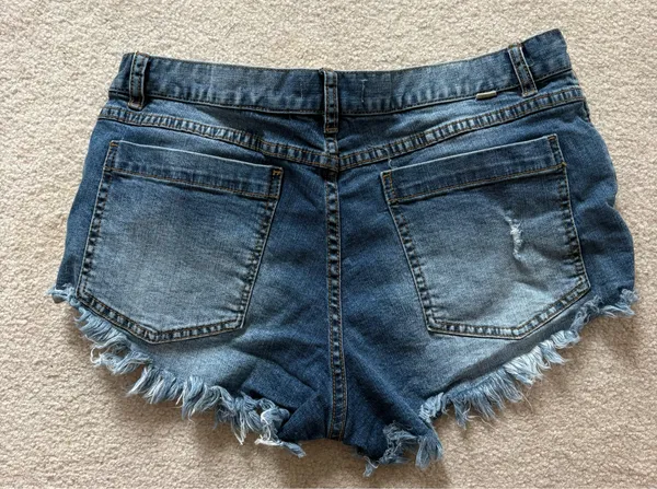 O'Neill Blue Low Rise Women’s Jean Shorts Frayed Bottom Size 30 - Image 3
