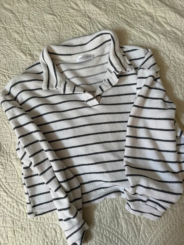 Vestique Cropped Sweater - Image 3