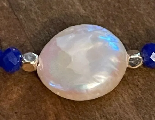 Adore cultured pearl and blue glass beads adjustable pull bracelet - Image 2