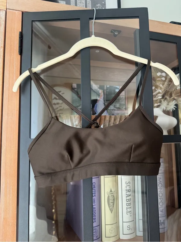 ALO Airlift intrigue sports bra espresso criss cross back straps workout top - Image 3