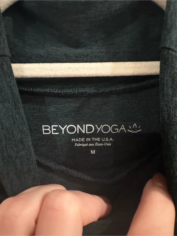 Beyond Yoga Spacedye Captivating Mock-Neck Pullover Dark Green Size Medium - Image 3
