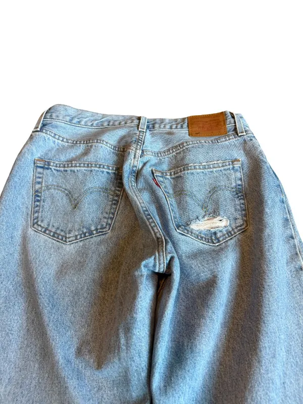 Levi's 501 Light Wash Jeans Straight Leg Distressed Classic Size 28 x 32 Women's - Image 9