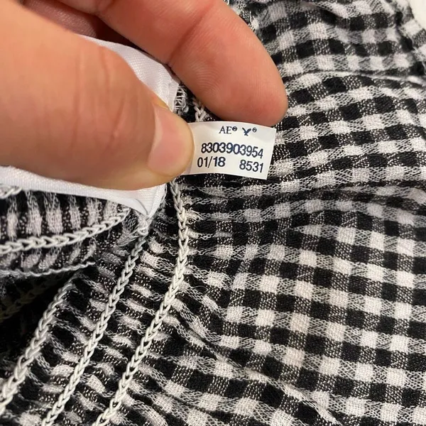 American Eagle Black & White Gingham Smocked Off Shoulder Crop Top Size M - Image 6