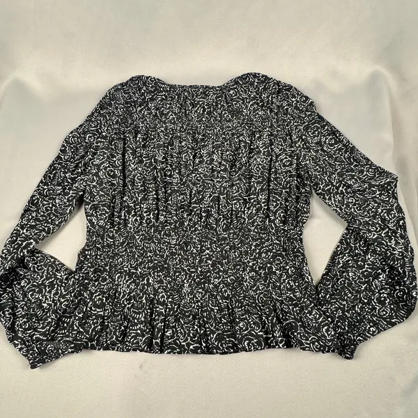 Universal Threads Black White Floral Smocked Peplum Top Long Sleeve NWT Large‎ - Image 3