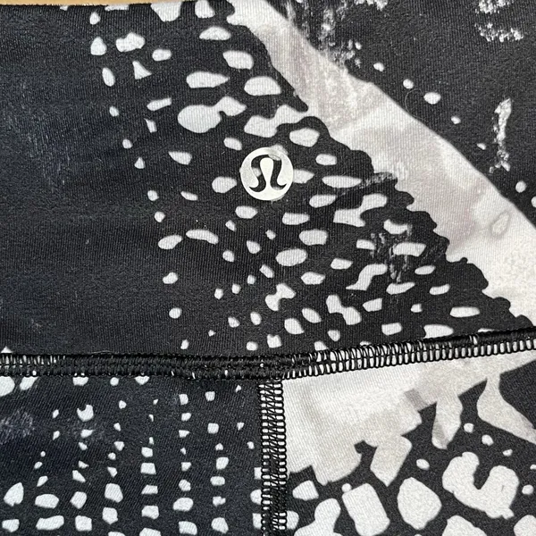 Lululemon Crop Leggings 6 - Image 5