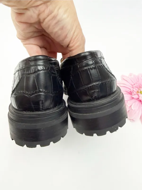Madewell The Bradley Hardware Lugsole Loafer in Croc Embossed Leather True Black - Image 9