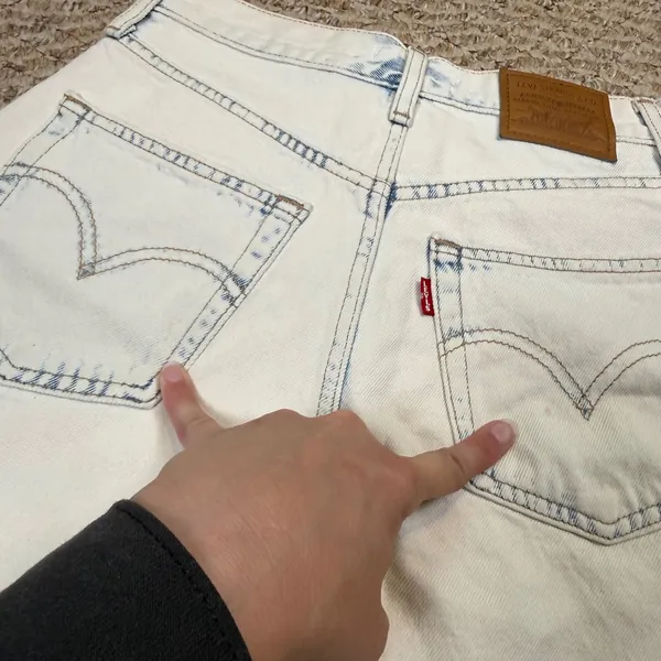 Levis Premium High Baggy Shorts Light Acid Wash Denim W25 Summer Minimalist - Image 5