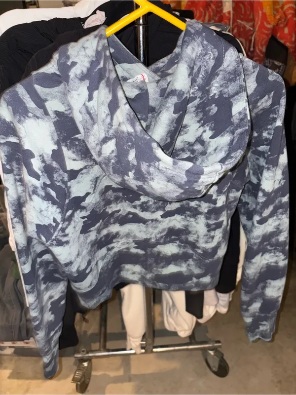 Lululemon Loungeful cropped hoodie heritage camo WP Blue size 2 - Image 5