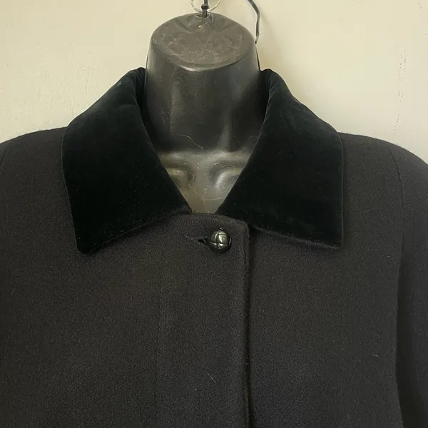 vintage Sophisticated Black Trench Coat with Timeless Design 42” length - Image 4