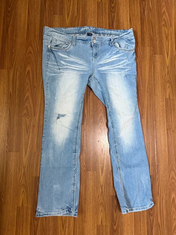 Series 31 Bootcut Whipstitch Boho Aztec Embroidered Flap Pocket Y2K Distressed Jeans 18 - Image 3