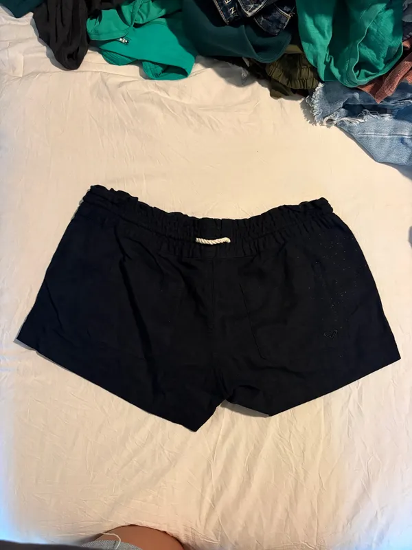 Low-Rise Roxy Shorts - Image 3
