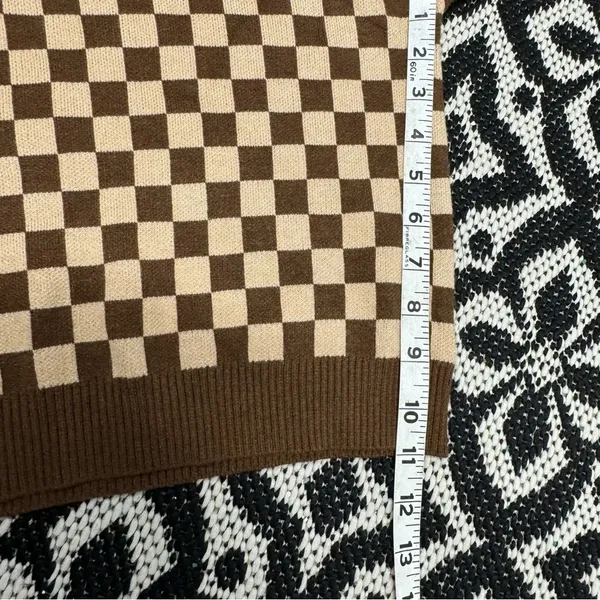 Willow and Wind checkered sweater brown and tan short sleeve v neck - Image 8