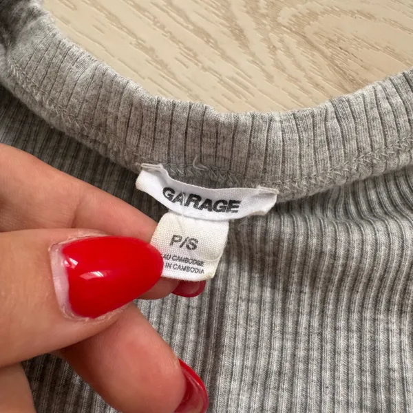 Garage Light Gray Ribbed V-Neck Crop Top - Image 3