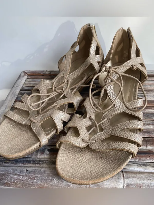 Kenneth Cole Reaction gold crackle texture gladiator sandals summer vacation 9 - Image 2