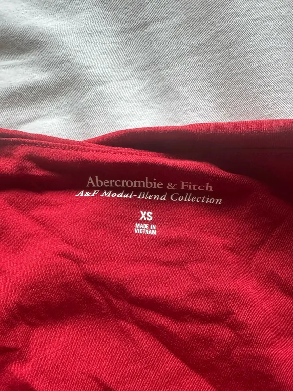 Abercrombie Off-The-Shoulder Top Long Sleeve - Image 3