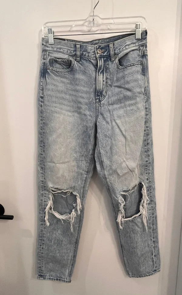 American Eagle High Rise Mom Jean - Image 3