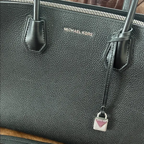Michael Kors Mercer Large Pebbled Leather Accordion Tote Bag - Image 4