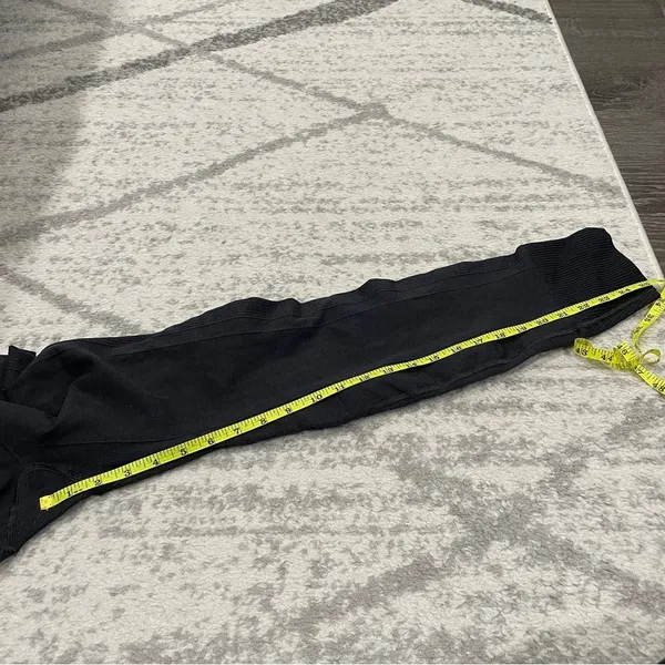 Lululemon Black 7/8 Leggings - Image 10