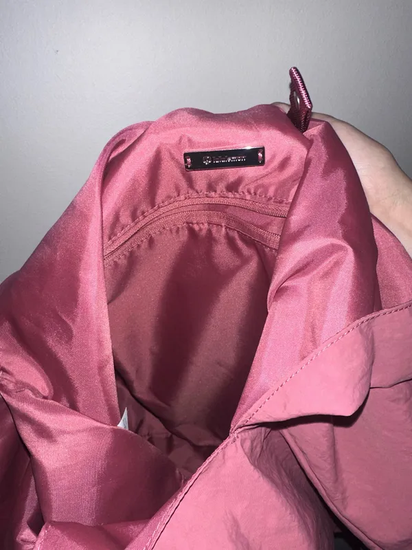 Lululemon bag - Image 4