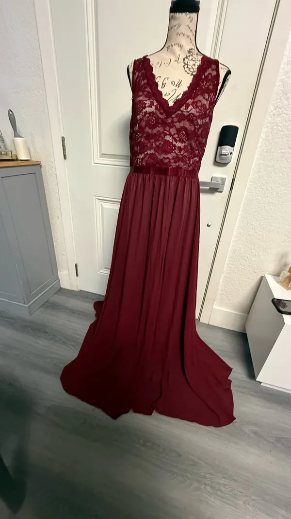 miusol burgundy lace maxi dress size xl - formal evening gown with train (minor flaw) - Image 8