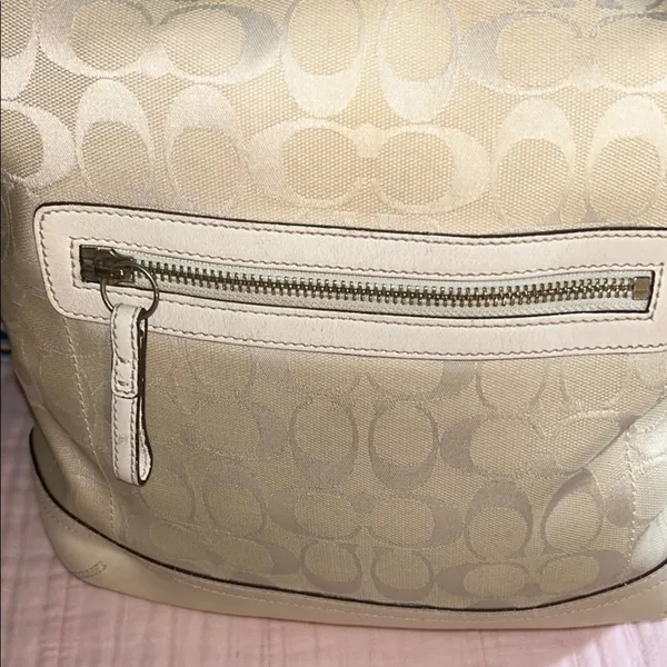 Coach Cream Signature Monogram Crossbody/ Shoulder Bag - Image 5