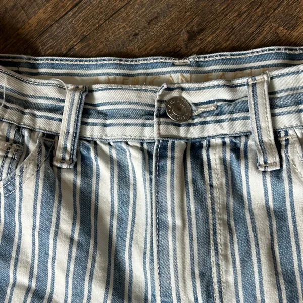 American Eagle Striped High Waisted Denim Shorts Blue White Cuffed Size 27w - Image 3
