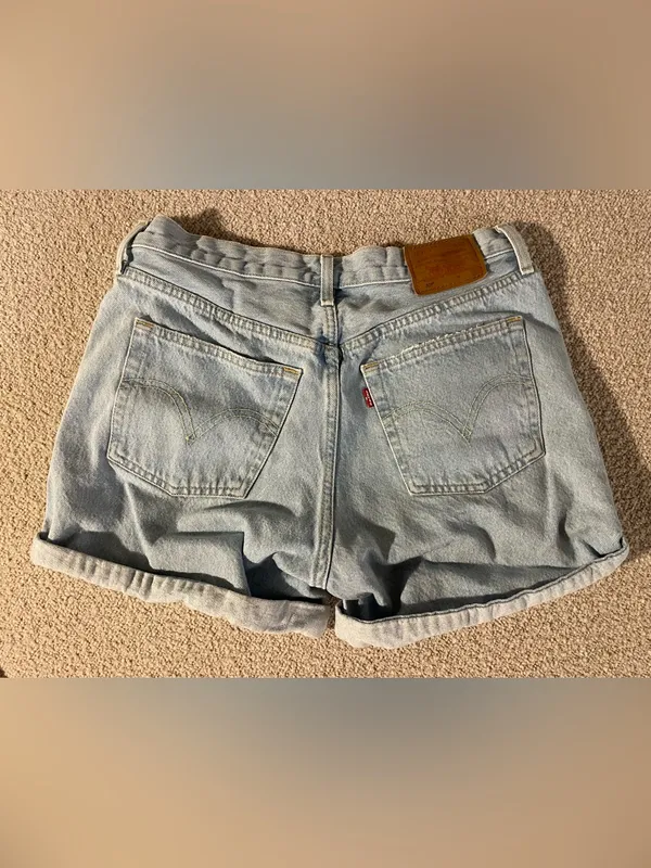 Levi’s 501 Original High Rise with Cuffed Hem - Image 2