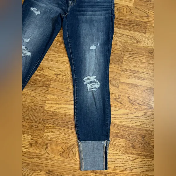 Maurices Distressed Cropped Cuffed Jeans Women’s Size Medium Regular - Image 8