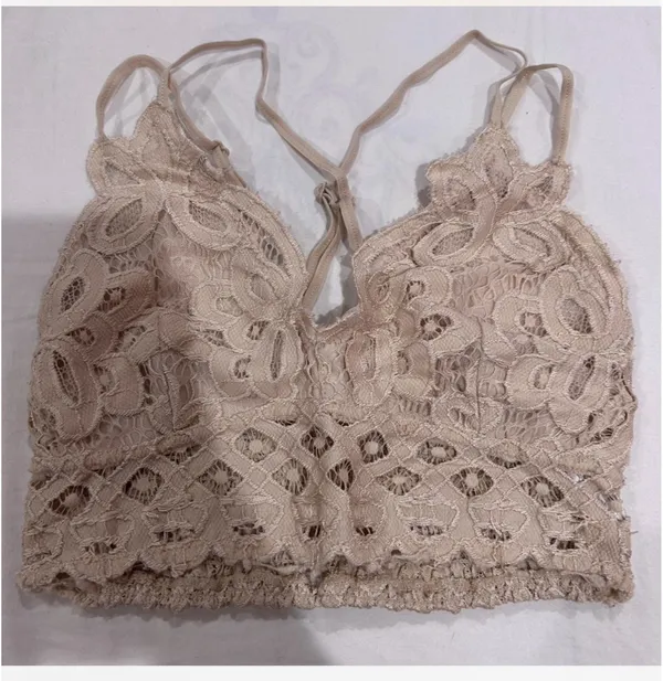 Women Cream lace bralette with adjustable straps size medium NEVER WORN - Image 2