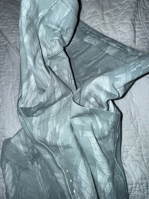 Lululemon Biker Shorts 8" - Image 5