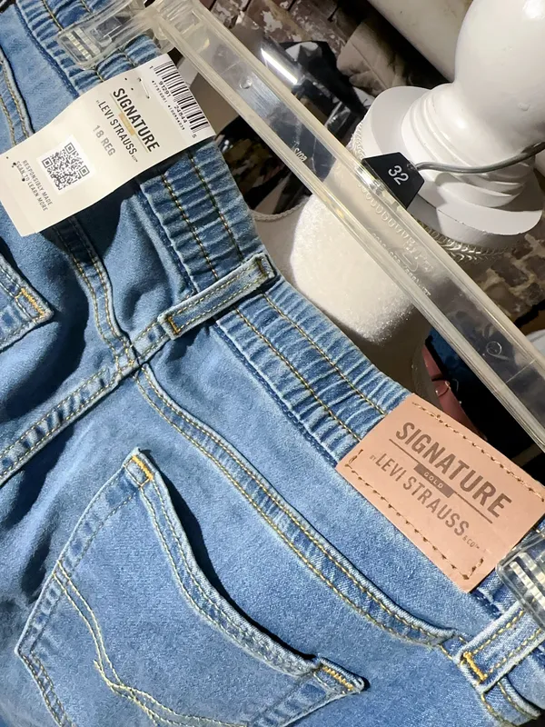 SIGNATURE GOLD LEVIS Boys ATHLETIC PULL-ON FLEX COMFORT MOVES WITH YOU jeans NWT New with tag Same day shipping Smoke and pets free - Image 5