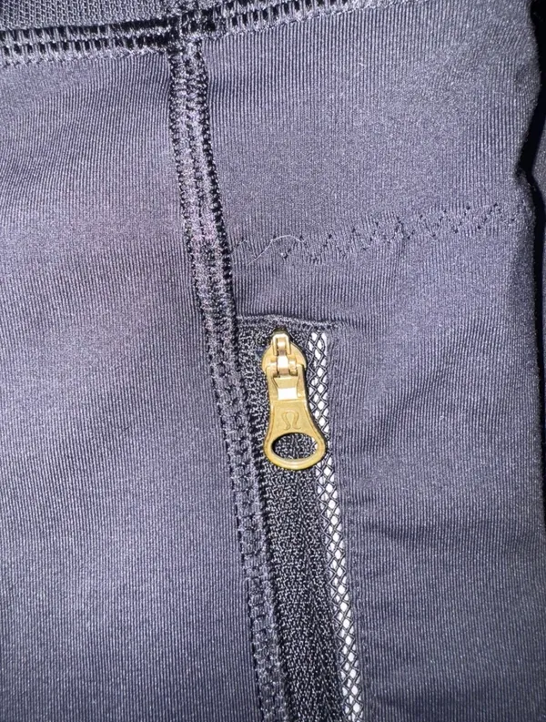 Lululemon Size 4 Inspire Tight Leggings Gold Hardware Rare - Image 2