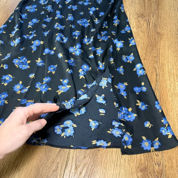 NEW Halogen Black Blue Floral Midi‎ Skirt Side Slit Womens M Whimsigoth Romantic - Image 5