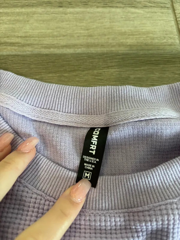 comfrt crewneck  - Image 2