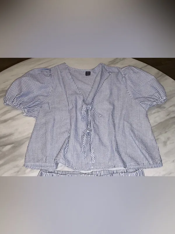 SHEIN Blue White Vertical Striped Front Tie Puff Sleeve Top Shorts Set M - Image 2