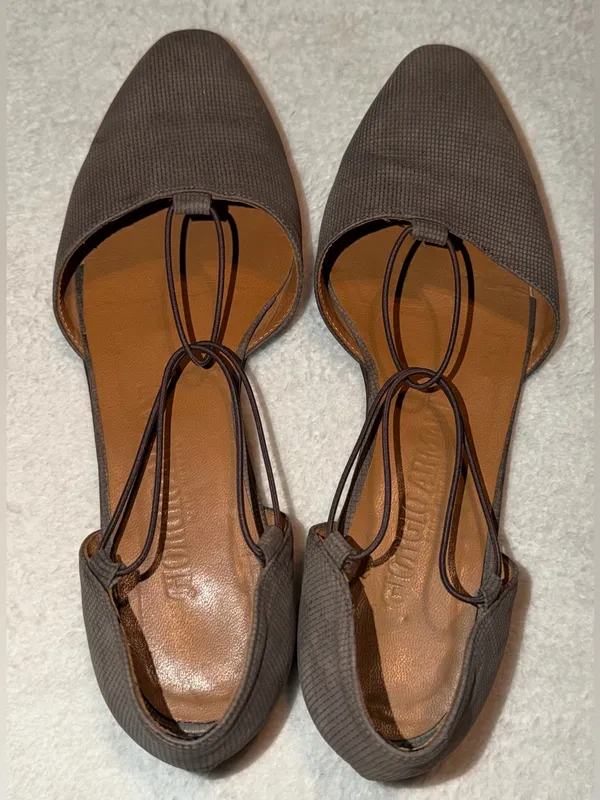 Giorgio Armani Gray Suede T-Strap Pointed-Toe Flats Size-37/US-7 Made In Italy - Image 4