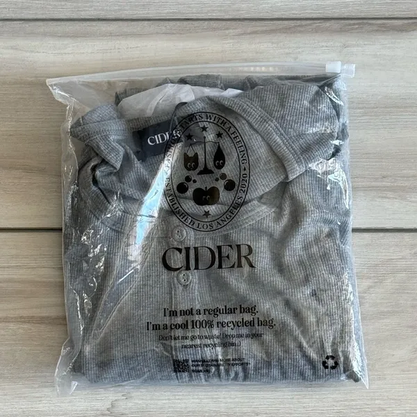 Cider Solid Rib Long Sleeve Tee Grey Large NWT IN PACKAGE - Image 10