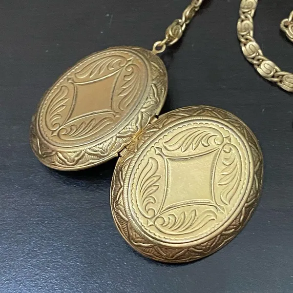 Vintage Signed 1928 Scroll Chain Link Gold-tone Locket Pendant 30” Necklace - Image 14