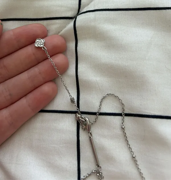 Silver Abbie Kendra Scott necklace with a White Kyocera Opal gem - Image 4
