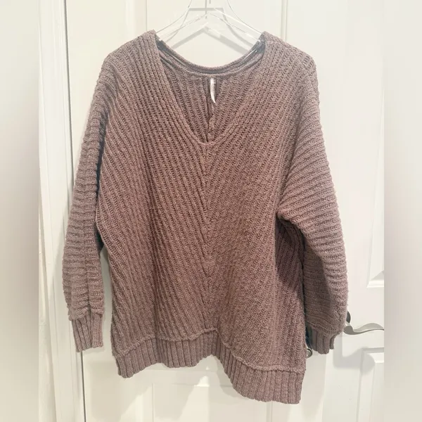 FREE‎ PEOPLE Sunset V-neck Sweater in Brown Chucky Knit Oversized Ribbed Knit - Image 2