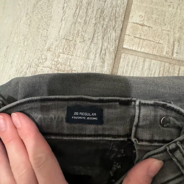 Gray Gap Favorite Jegging Jean with Distressed Hem Size 26 - Image 4