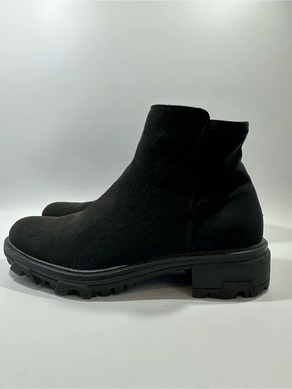 Unisa Black Faux Suede Chelsea Combat Lug Sole Ankle Boots Stretch Sz 9 M Goth - Image 2
