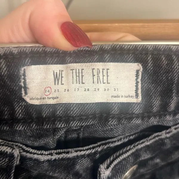 ✨WE THE FREE High Rise Mom Sz 24 Jeans✨ - Image 7