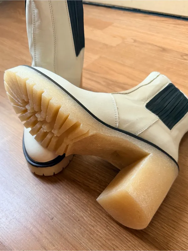 Free People Cream Chelsea Platform Ankle Boots with Black Elastic - Image 3
