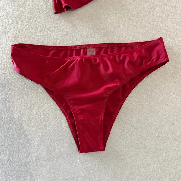 Women's NEW Two Piece Swimsuit Size Medium #260548 Red - Image 4