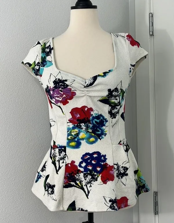 Anthropologie 9H1F STCL Small White Floral Sweetheart Neckline Cap Sleeve Blouse - Image 2